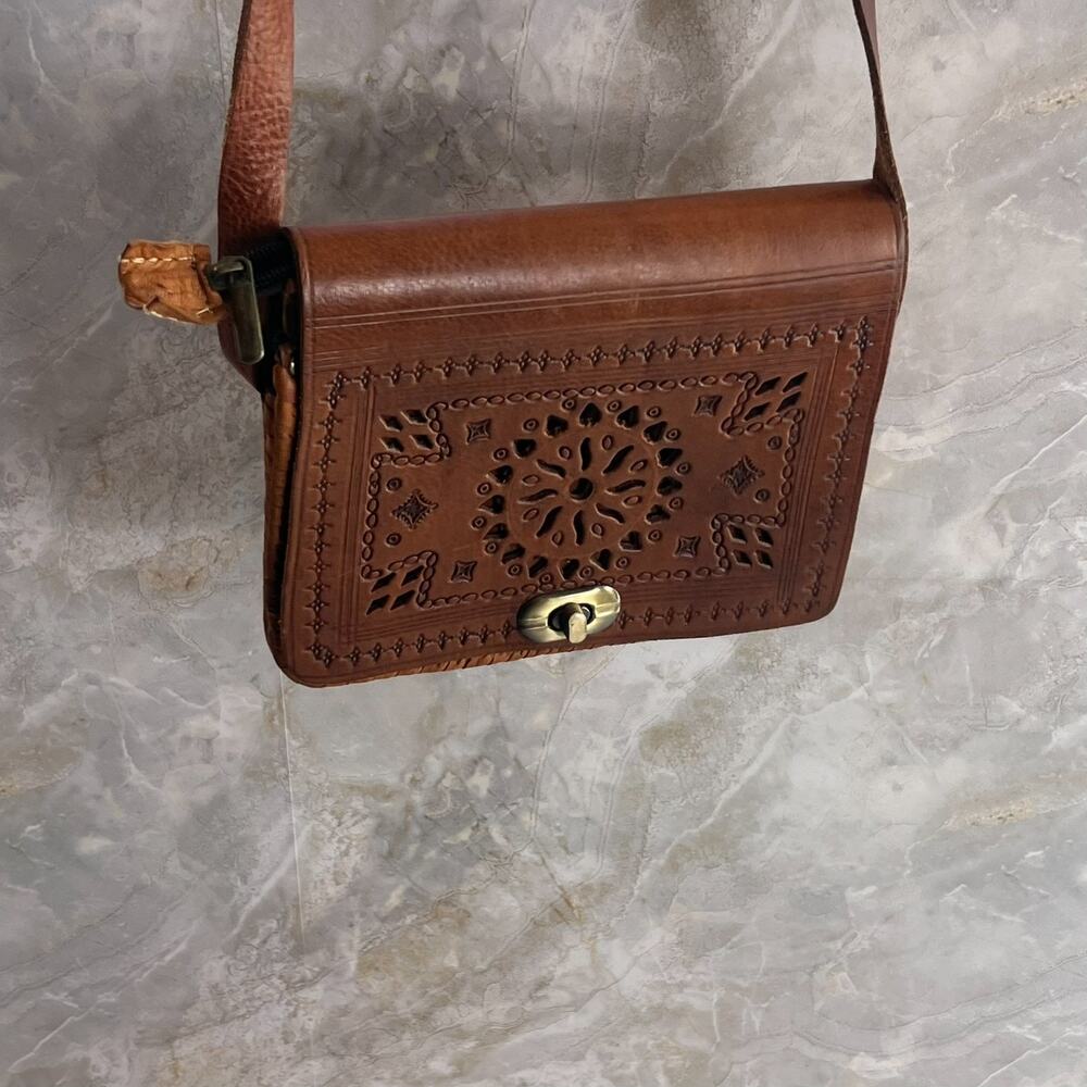 Handcrafted Leather Adjustable Shoulder Bag Tooled Floral Patterns - Picture 12 of 14